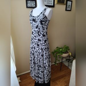 Black and white floral and leaf print dress size 12